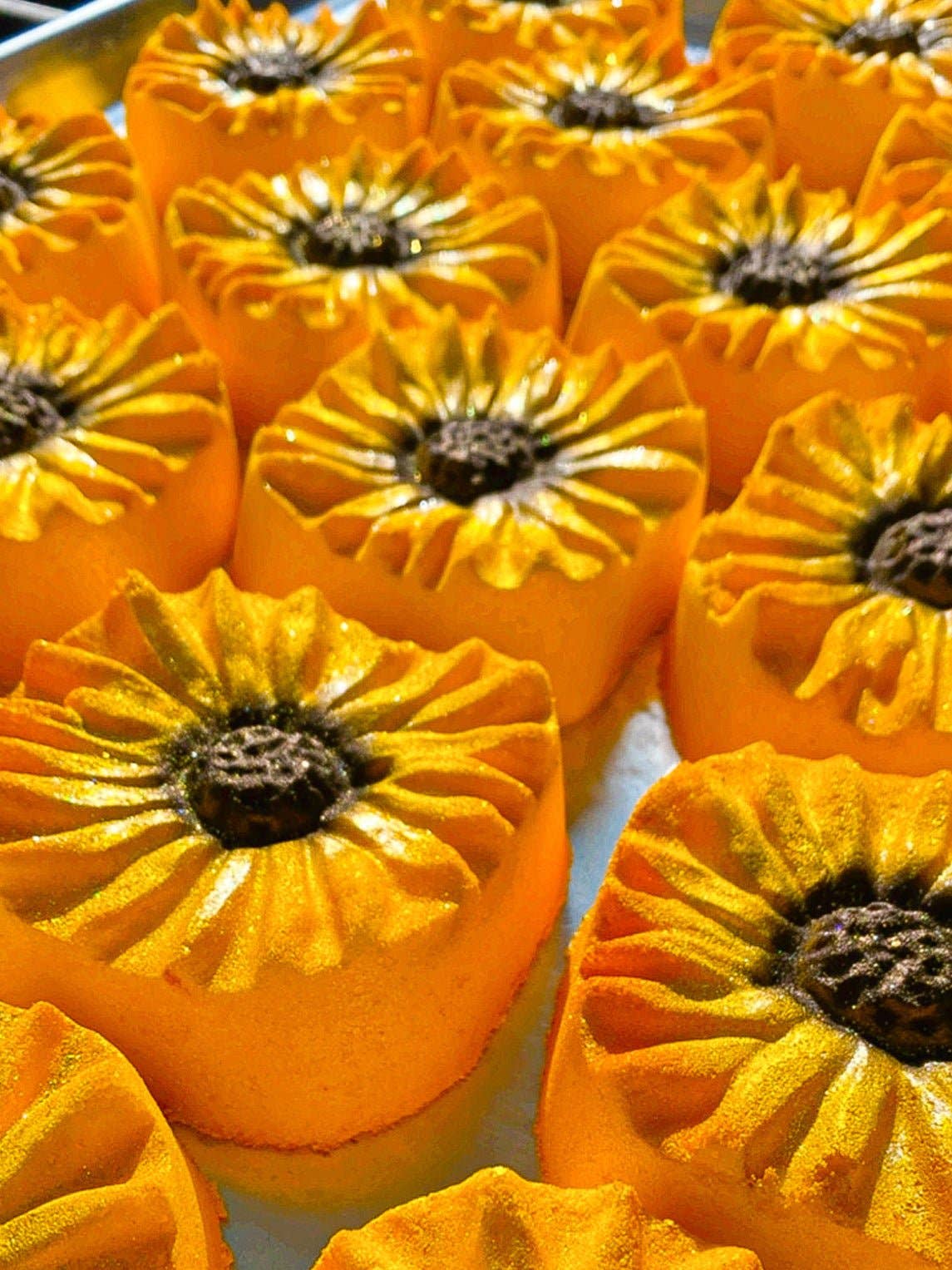 Sunflower Therapy - Vegan Crystal Infused Bath Bomb